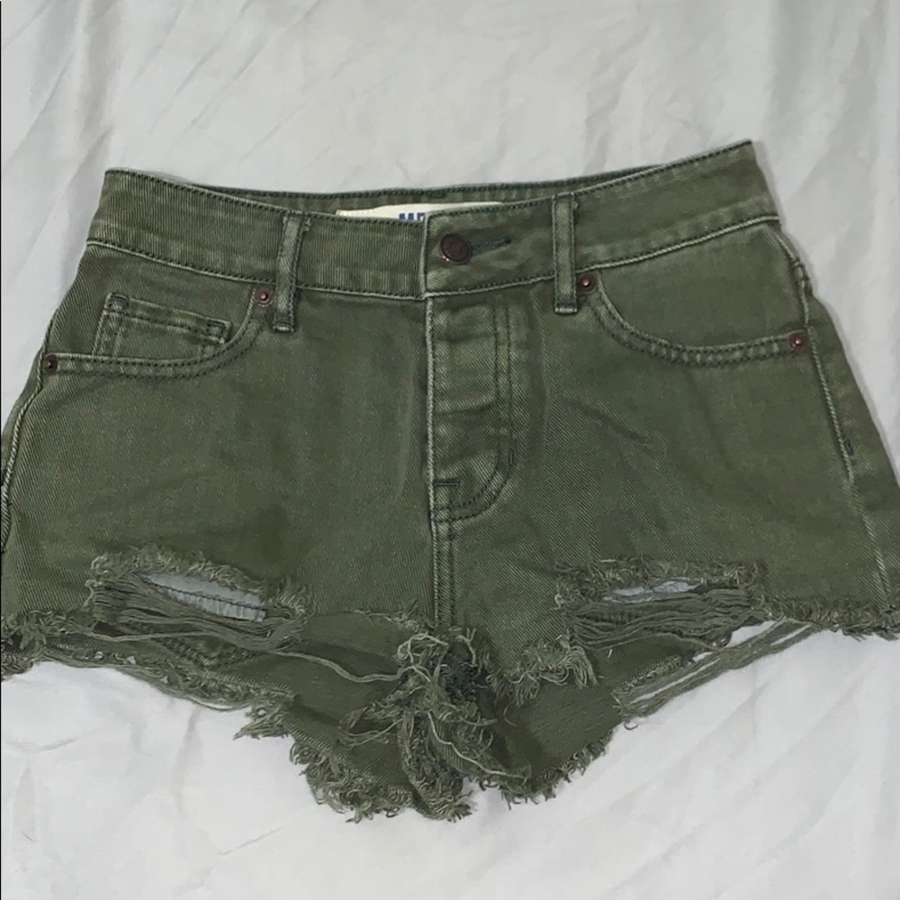 BRANDY MELVILLE: army green distressed shorts
